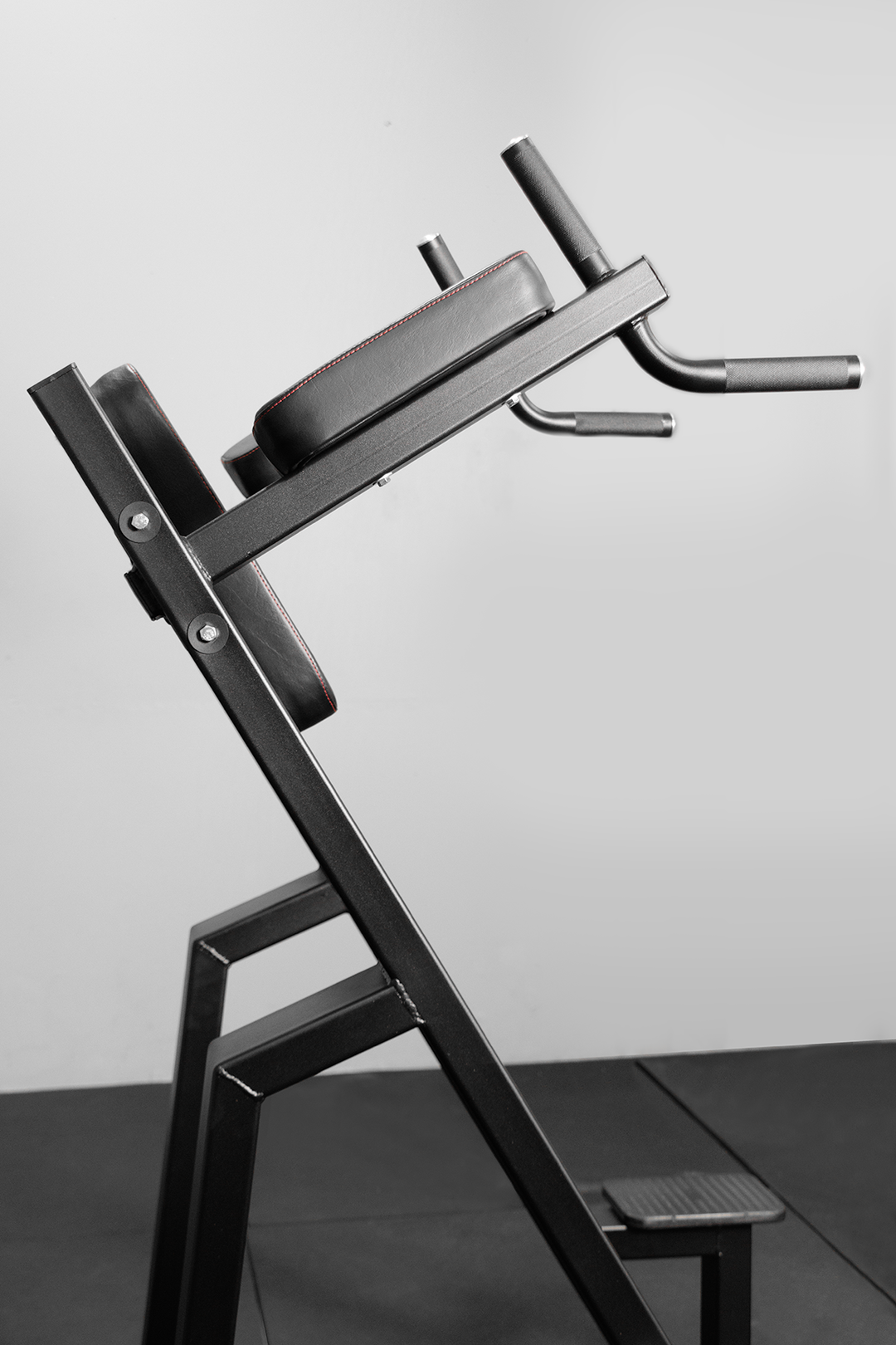 Body Iron Commercial Pro Knee Raise Dip Station