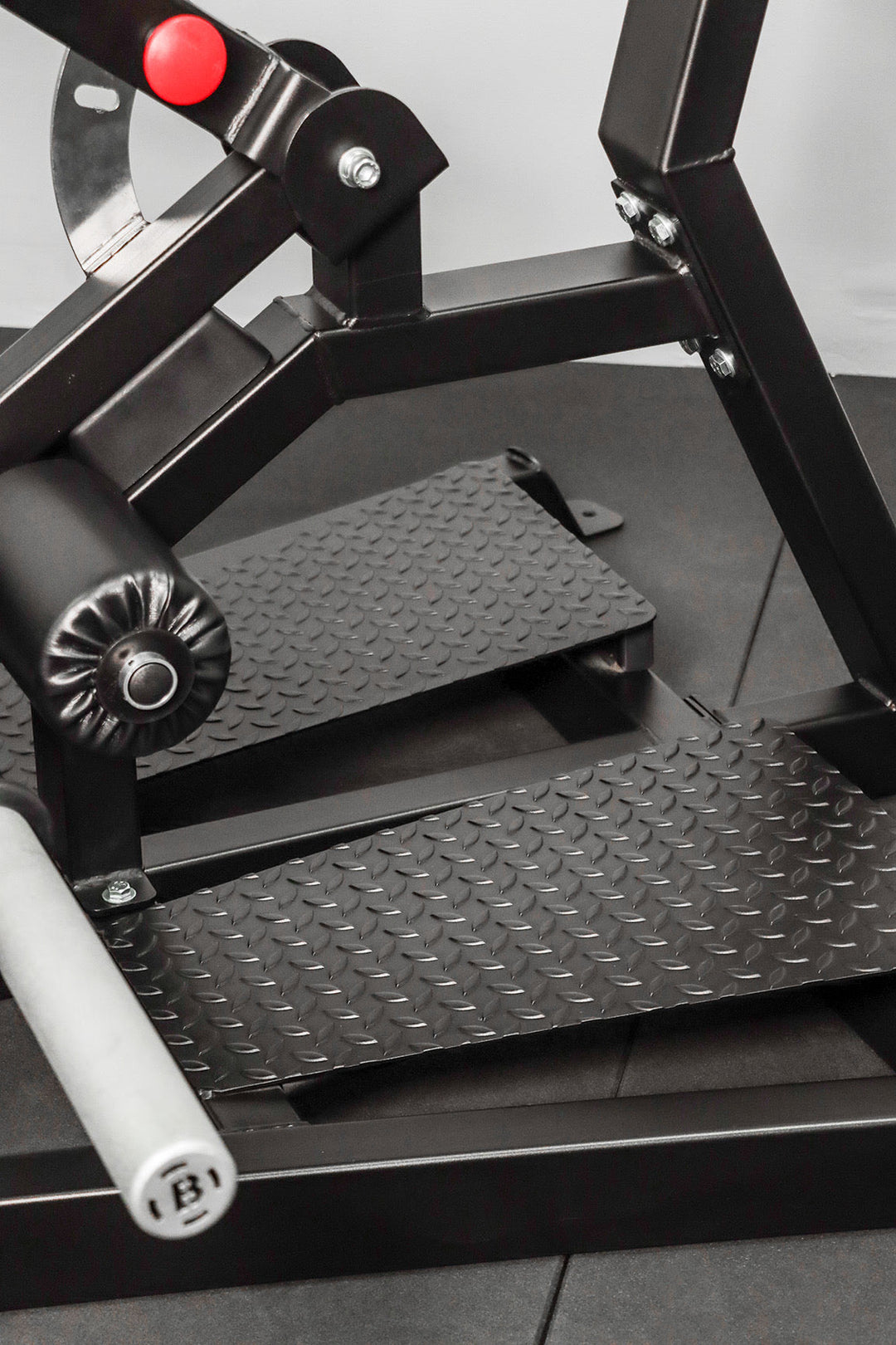 BODY IRON COMMERCIAL STANDING HIP THRUST MACHINE