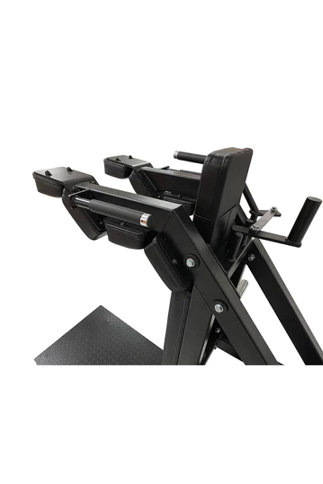 Shoulder pads and handles on hack squat 